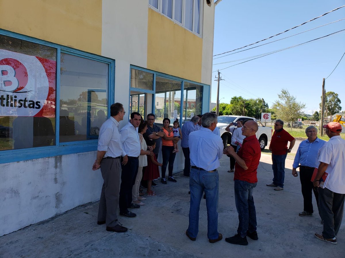 Tabareviera's tweet photo. #Colonia Recorriendo el barrio el general y visitando el recién adquirido comité de la #Lista152000 Departamento de Colonia. https://t.co/mAsXKYZnsb