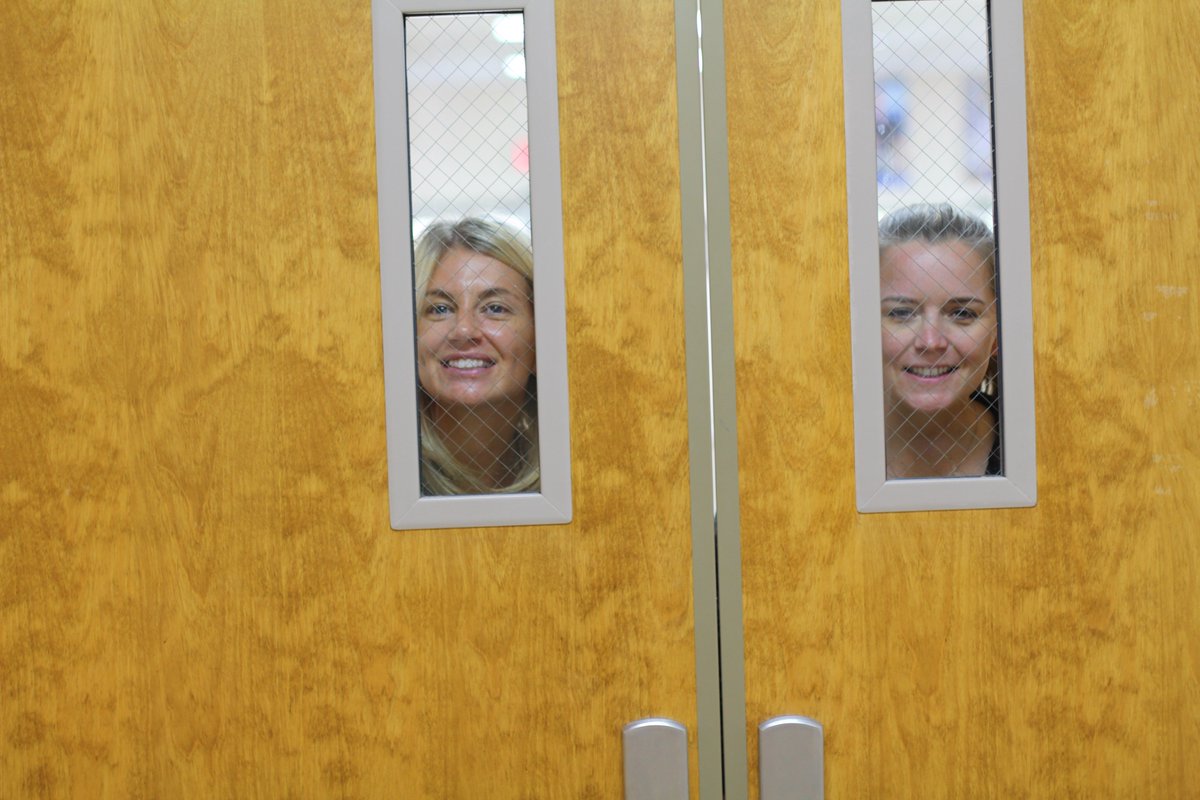 TheVincentHouse's tweet image. Everyone is pitching in to prepare for the Luncheon of Dreams next week! #VincentHouse #ClubHouseInternational #RecoveryThroughWork