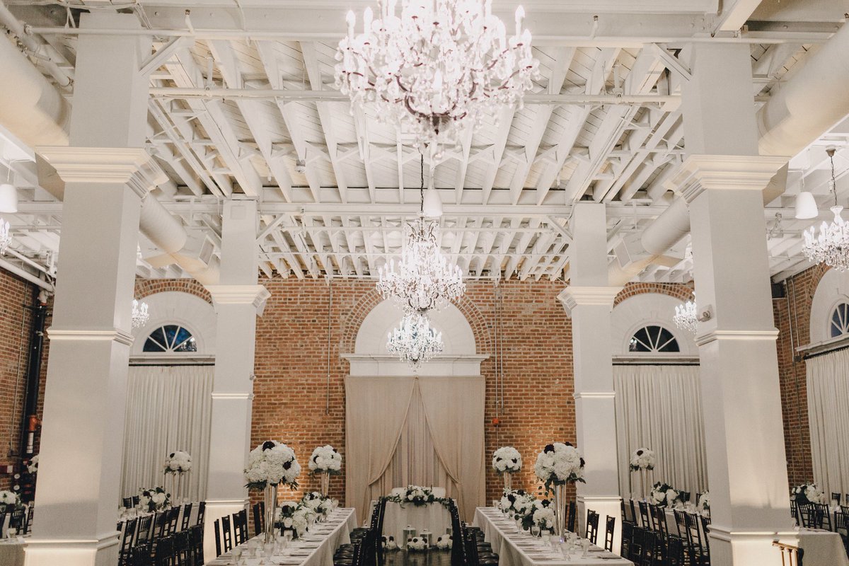 estateonsecond's tweet photo. Keep it timeless and classic. New blog post featuring this black and white reception: https://t.co/xT76grdXEr…/brian-nicole-the-estate-on… https://t.co/6WxRkwlGbx