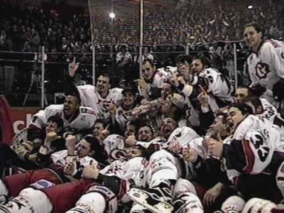 Bonne chance <a href="/LesGothiques/">Gargouille</a> pour ce week-end.  💪🏒🏆#ramenezlacoupealamaison