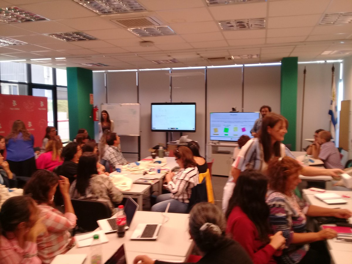 urupiuxi's tweet photo. [Ahora] En #Comunitarios2019 talleres simultáneos sobre Narrativas Digitales, Laboratorio de Objetos de Aprendizaje y Matific. Entusiasmo, interés y tecnología para la integración en propuestas educativas es el denominador común de los talleres. Nos espera un 2019 desafiante! https://t.co/0uJpibiuEc
