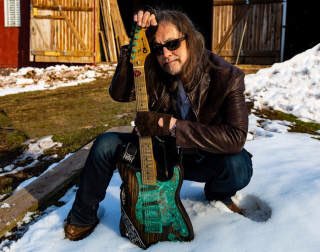 Happy birthday
my hero,

Jake E Lee    