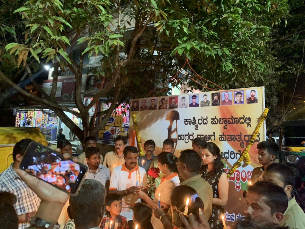 MahaRunForModi's tweet photo. #maharunformodi2019 day20 maharun in Belagavi,we got warm welcome,tributed to soldiers who lost their lives in terrorist attack Pulwama #maharunkumar #maharunformodi @narendramodi @BJP4India @AmitShah @mepratap @nrkbjp @CTRavi_BJP @BJP4Karnataka @BSYBJP @VVani4U @prajavani https://t.co/tqqyXPmwHO