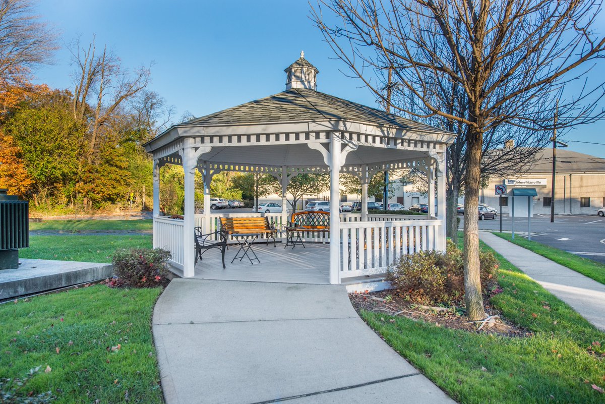 MichelleRemaxNJ's tweet photo. Ask me about this cute condo located in a convenient area of Edison. Adult community, 55 and over, it's available for rent and sale. #REMAX #REMAXDIAMOND #MICHELLERIZZO #EDISON #ADULTCOMMUNITY #CONDOSFORRENT #CONDOSFORSALE #REMAXHUSTLE https://t.co/CX5ZXvW94q
