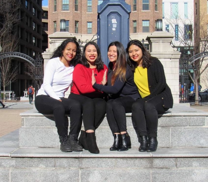 Theta_LPC's tweet image. We&apos;re always stronger together 🦋💛

#ΛΠΧ #Lambdapichi #FuerzaFriday #LaHermandadNuncaTermina