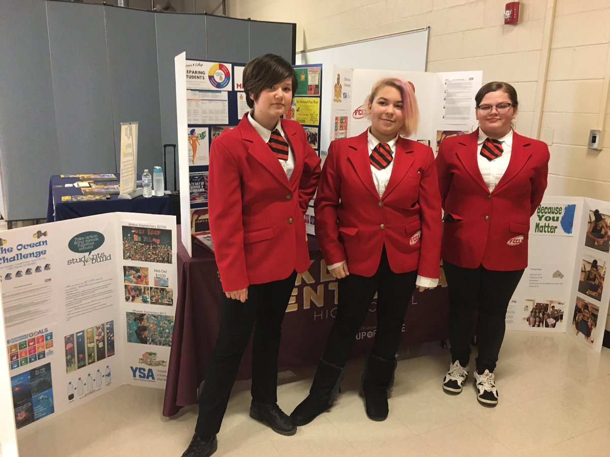 BlueSkiesOKC's tweet photo. Professional @OKFCCLA student ambassadors 💼 Academy of Entrepreneurial Studies #Career &amp; #College fair #servicelearning @OKCPS @okcareertech https://t.co/6xy3lkB88S