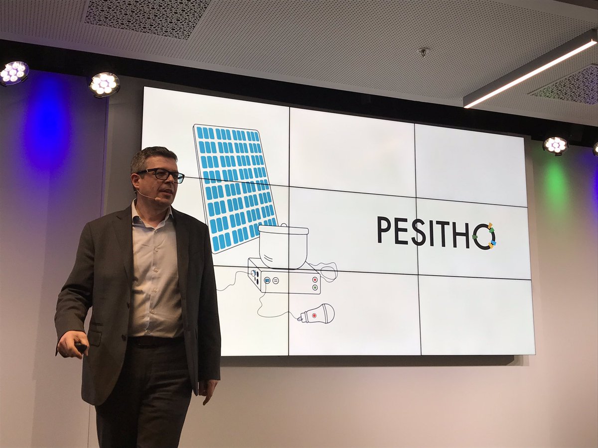 Stephen_Cornish's tweet image. Solar powered cooker by Pesitho. Reducing air pollution, health issues and charcoal ussage worldwide. 
#solarcooker