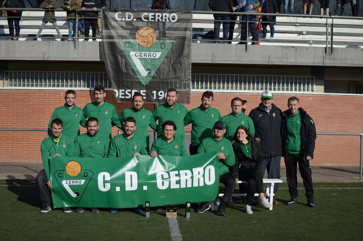 CD_CERRO's tweet photo. 📍PRESENTACIÓN 18/19📍
Cuerpos técnicos CD CERRO
#vamoscerro #orgullocerrista #familia #somoslosverdes #orgullo #valores #pasion #fcf #acdea https://t.co/2lEmCtTrWU
