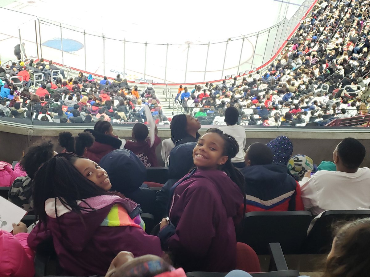 MorganSTEM2's tweet photo. #earlestem #HawksSTEM #earlescholars enjoying the STEM of Hockey! https://t.co/uaNaQiYHJf