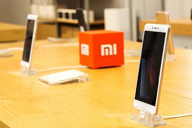 Bivek790's tweet photo. Sad news for xiaomi 
Xiaomi Redmi: Robbers Steal Phones Worth Rs 1 Crore From A Truck In Andhra Pradesh
.
.
.
.

#xiaomifan #xiaomi #xiaomiindia #xiaomifans #xiaomifan #redmi #redmifans #redmiindia #mifan #mifans #technology #tech #techie #geek #techy #people #computer #inte… https://t.co/gM53bnOEpu