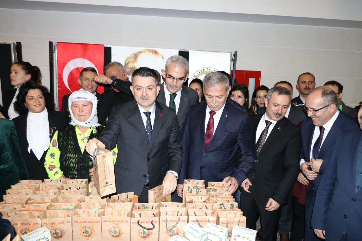 BekirKARACABEY_'s tweet photo. Muğla Sıtkı Koçman Üniversitesi'nde "Tarım ve Orman Sektörü Değerlendirme Toplantısı" Bakanımız Sayın @bekirpakdemirli'nin Katılımları ile Gerçekleştirildi. Ayrıca Sayın Bakanımız Standımızı Ziyaret Ederek, Vatandaşlarımızla Bir Araya Geldiler.

#Muğla
#Cuma https://t.co/W5ECd0vyAa