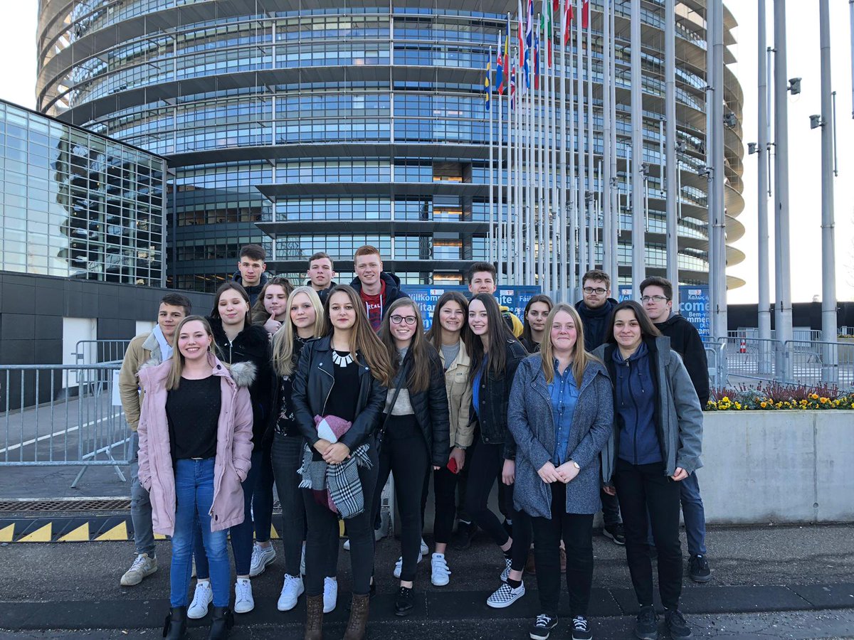 Europarl_BE's tweet image. Studenten kruipen in de huid van Europarlementsleden 🇪🇺 : volg #Euroscola met leerlingen van het Institut Notre-Dame Séminaire Bastogne , live om 16u → bit.ly/2BBCrY7 #EPASbe