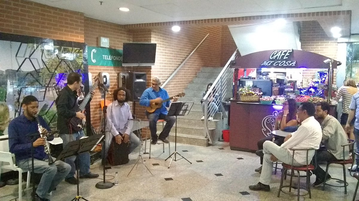 ¿Qué van hacer éste mañana? 🎶🎵Les tenemos una invitación, para que escuchen nuestra música en vivo, en el Centro Comercial #CityMarket. 
 🤩😎🥳 ¡La cita es en <a href="/Cafemicosa/">cafe mi cosa</a> a las 4pm¡ #sabanagrande #centroscomerciales #caracas #16feb #sab16 #músicaenvivo