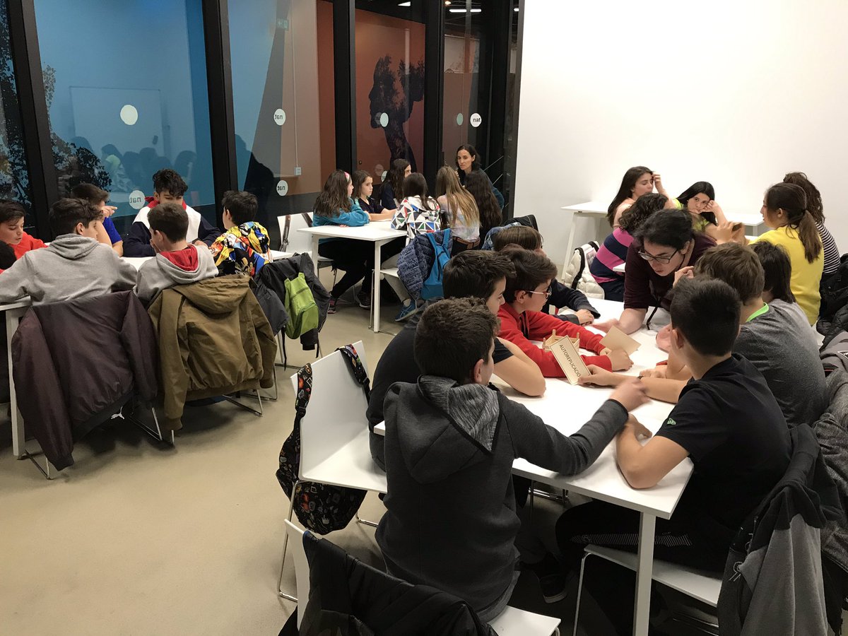 VedrunaTona's tweet photo. I PER TU, QUÈ ÉS LA VIDA? 🤔
A 1r d’ESO visitem el Museu Blau 🐳 Aprofitem per reflexionar sobre quins requisits s’han de complir per ser un ésser viu.
#SortidesEVT #MuseuBlau #1rESO #vida #ésserviu https://t.co/Pxx5jOiZcO