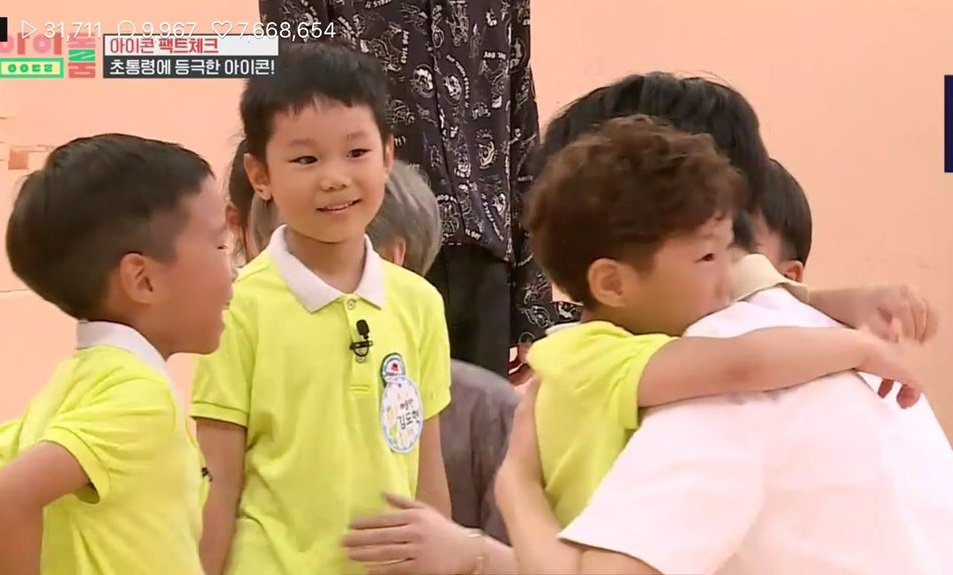 dahbinpics's tweet photo. there is nothing cuter than dahyun and hanbin with kids!! 😊 https://t.co/Ml6kQ7eulF