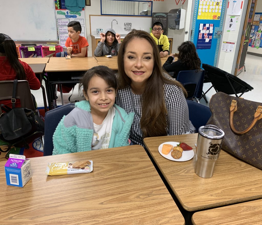 jacklynnann4's tweet photo. Big thank you to our @PTOWILSON112 for Making our Sweets with Sweethearts a success!! @warriors112 https://t.co/39Oy6cfMoW