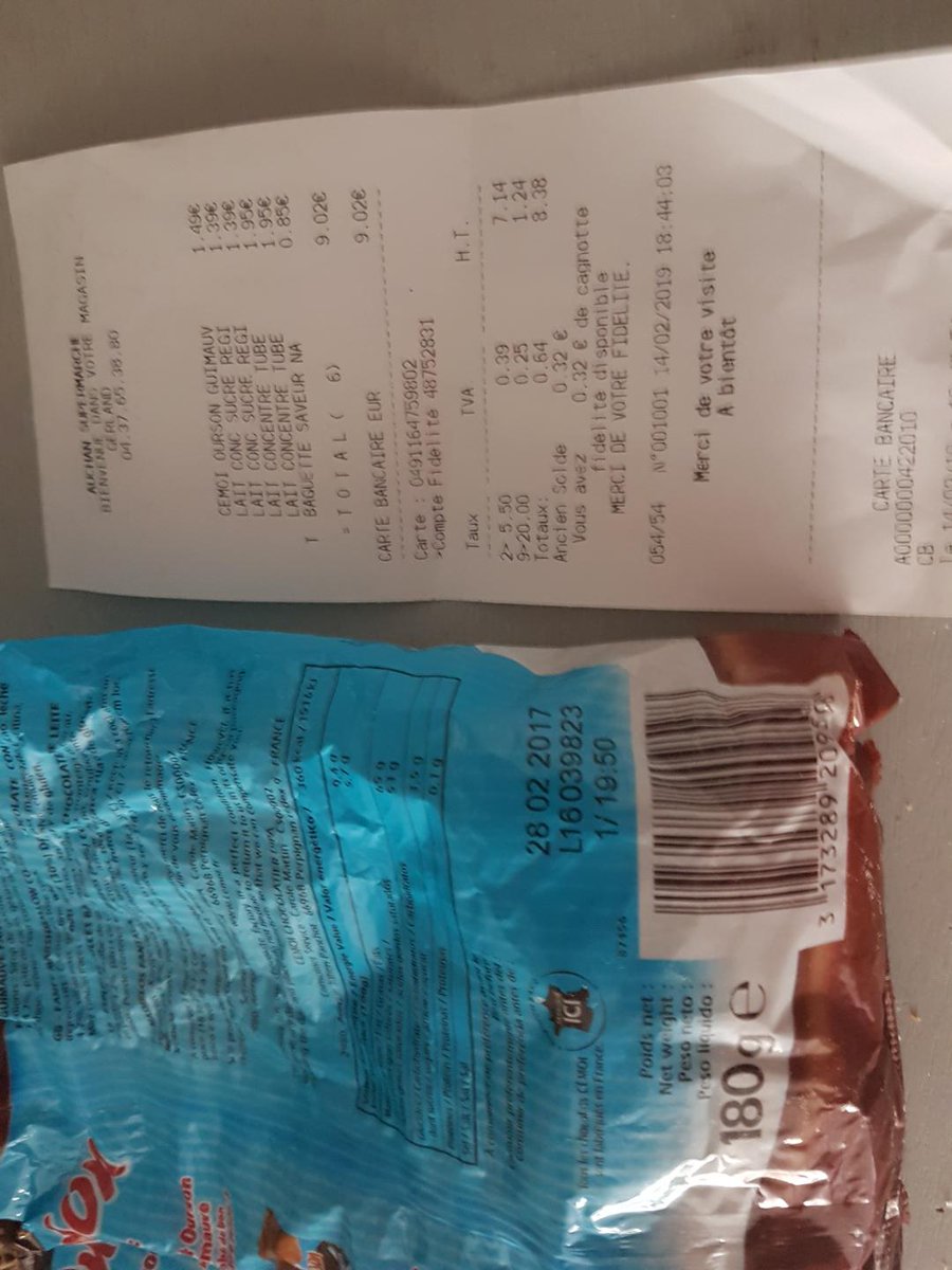 redbulyon's tweet photo. @AUCHAN_France sympa d'acheter des bonbons à variés depuis 2017 ! https://t.co/wm94O3Ygmq