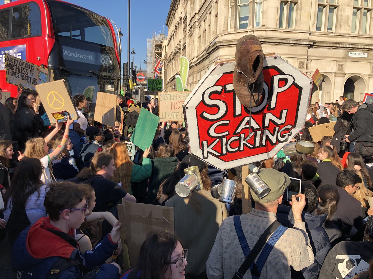 owenjonesjourno's tweet photo. The #ClimateStrike is absolutely incredible: young people have shut down the roads around Parliament, in the proud tradition of direct action - and they are determined to bring down this whole rotten system ✊🏻👏🏻 https://t.co/GVUhdBw3xq