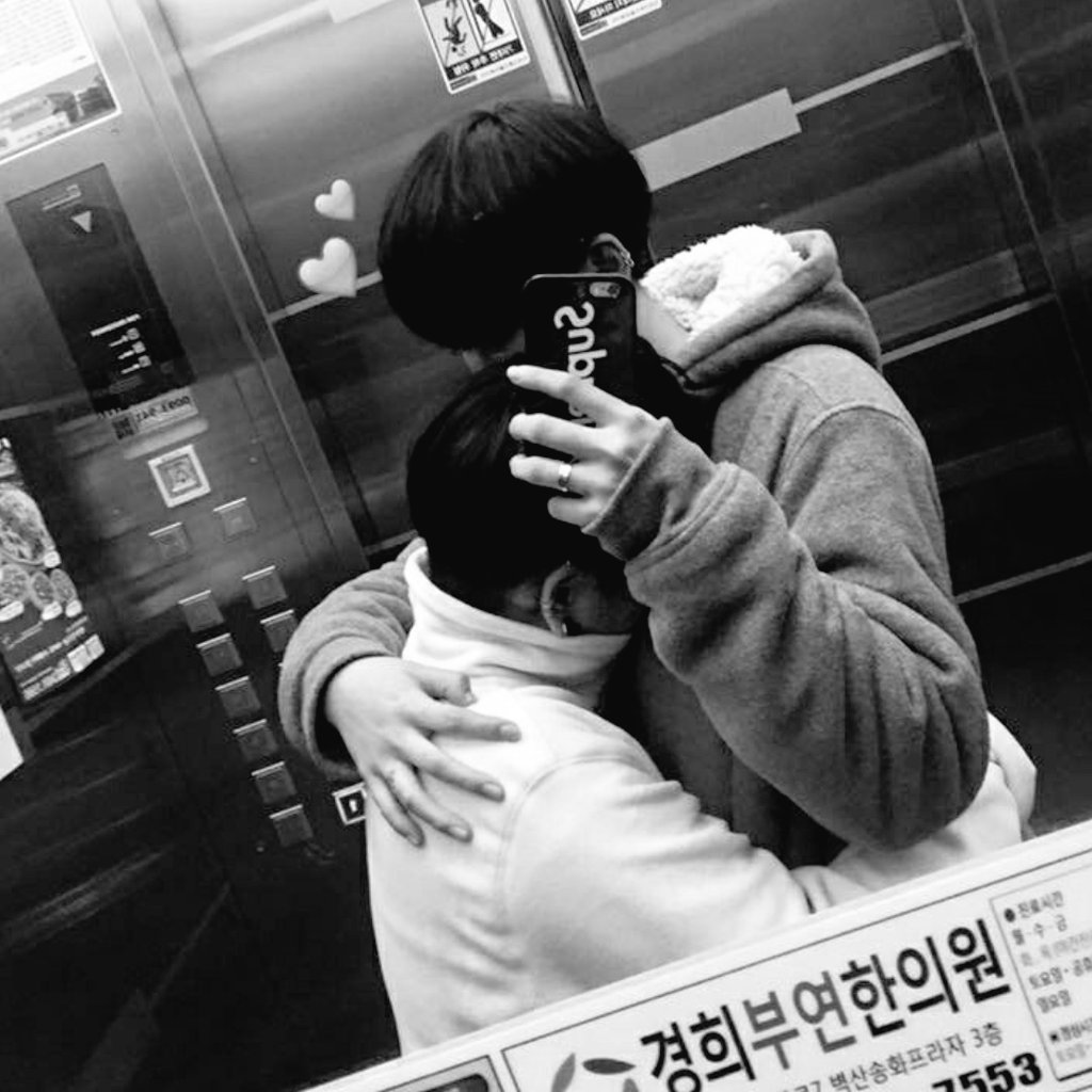 195YT's tweet photo. 💙 // i know i'm late, but happy valentine's day, love of my life. you're my everyting. https://t.co/zKVrps56Bd