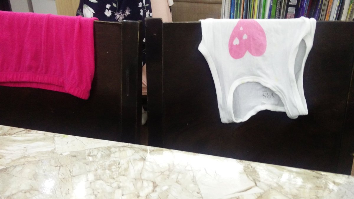 Энэ өмд цамцны эзэнд үнэхээрийн бууж өгч байнаа. Том хоёрт нь тэгдэггүй л байсан юм даа