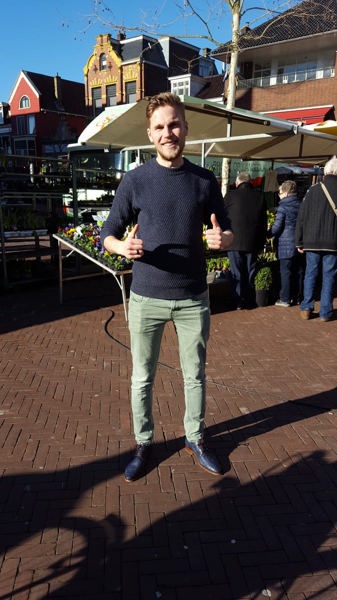 Zowel binnen bij <a href="/Gemeente_Lwd/">Gemeente Leeuwarden</a> als buiten is het #warmetruiendag met de #frysketrui in <a href="/leeuwarden/">Leeuwarden</a>