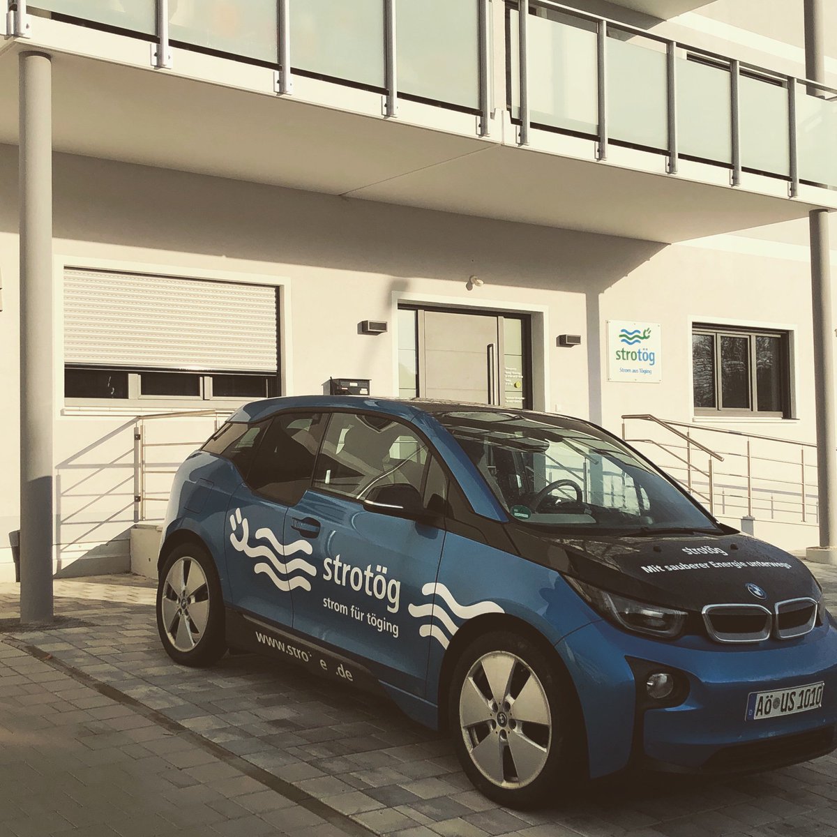 KulzerFlorian's tweet photo. Klar fahren wir bei der Strotög - dem regionalen Stromversorger in Töging am Inn - elektrisch #emobility #energie #elektroauto #elektromobilität #stadtwerke https://t.co/4MC6KLc218