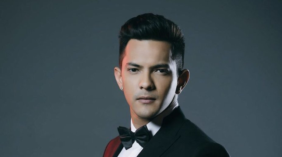 tellymaxtv's tweet photo. In the Upcoming Episode of #KhatronKeKhiladiS9 in the #WildCardEntrySpecial #AdityaNarayan and # AlyGoni are going to #comeback!!
#KKK9
#JigarPeTrigger
#RohitShetty
For more such news,updates and episodes follow and visit #Tellymax https://t.co/q5dWkGZZsS