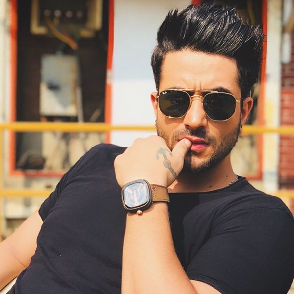 tellymaxtv's tweet photo. In the Upcoming Episode of #KhatronKeKhiladiS9 in the #WildCardEntrySpecial #AdityaNarayan and # AlyGoni are going to #comeback!!
#KKK9
#JigarPeTrigger
#RohitShetty
For more such news,updates and episodes follow and visit #Tellymax https://t.co/q5dWkGZZsS