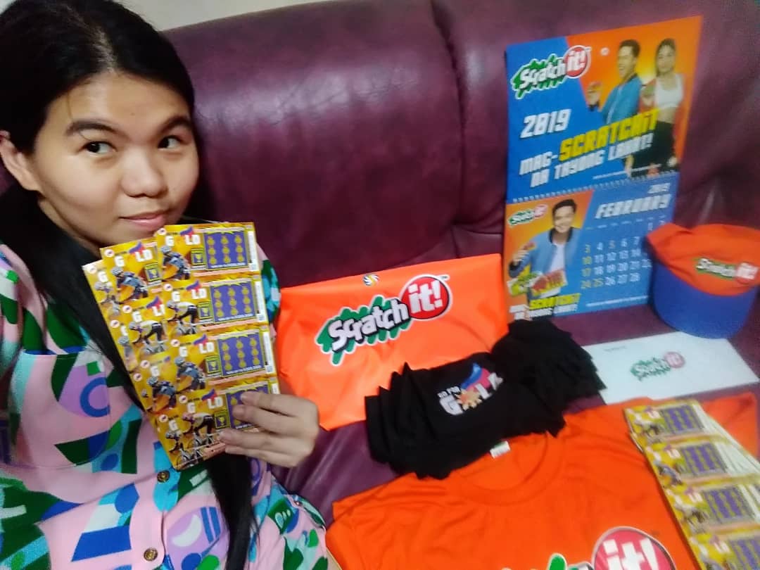 xandz34's tweet photo. Feb 13, 2019 Winners #Selfie
Thank you 🙏 #Scratchit @scratchit_ph 🎁 💰
~i really wanna see them in person @hellobangsie @sam_concepcion #nadinesamforscratchit #ScratchitDanceChallenge #Prize #consolationprize #Cap #ScratchCard #Bag #Tshirt #Calendar #SwertesaPagibig https://t.co/x1bmuhGjNj