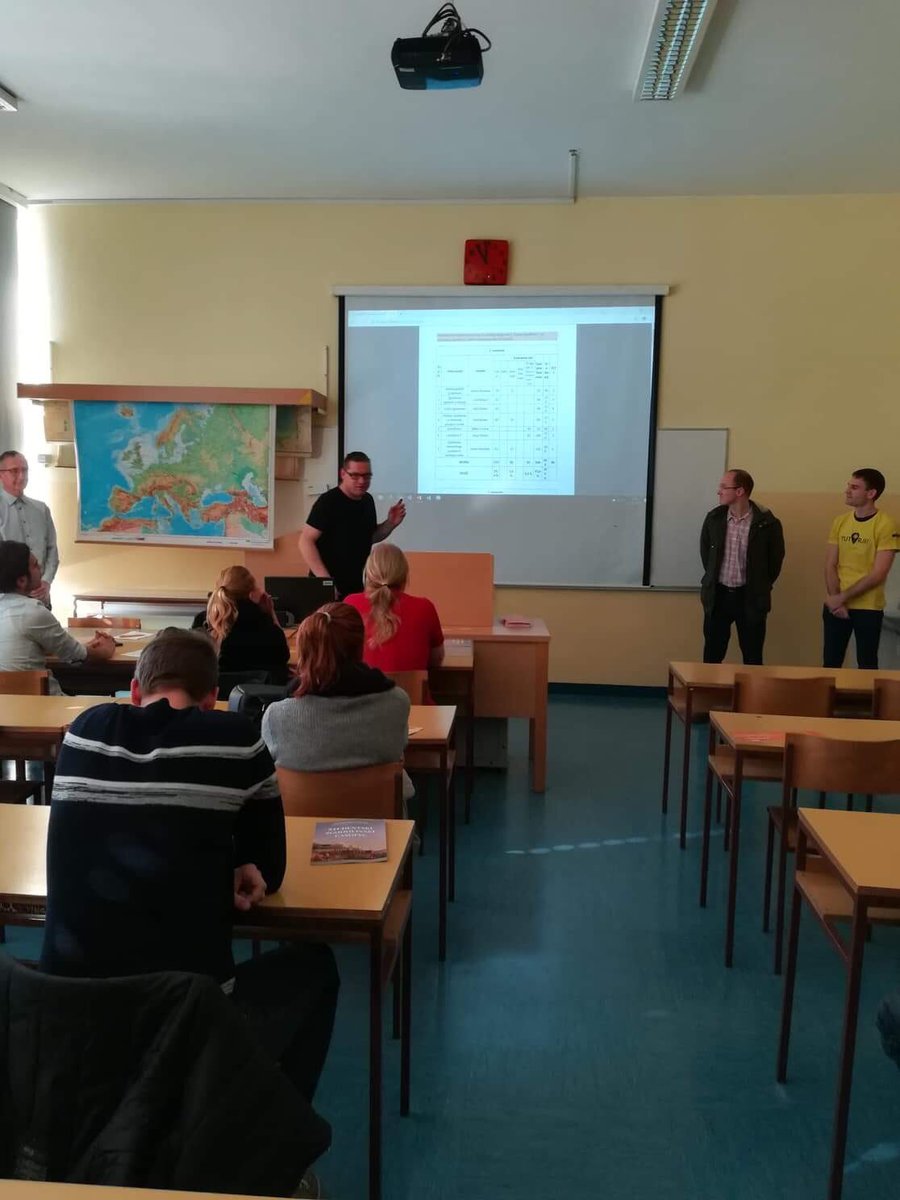 ZSekcija's tweet photo. Informativni dnevi na Oddelku za zgodovino FF UM @ZSekcija #zgodovinskasekcija #zgodovina #history #informativnidnevi #2019 https://t.co/Z6FSsOkjCk