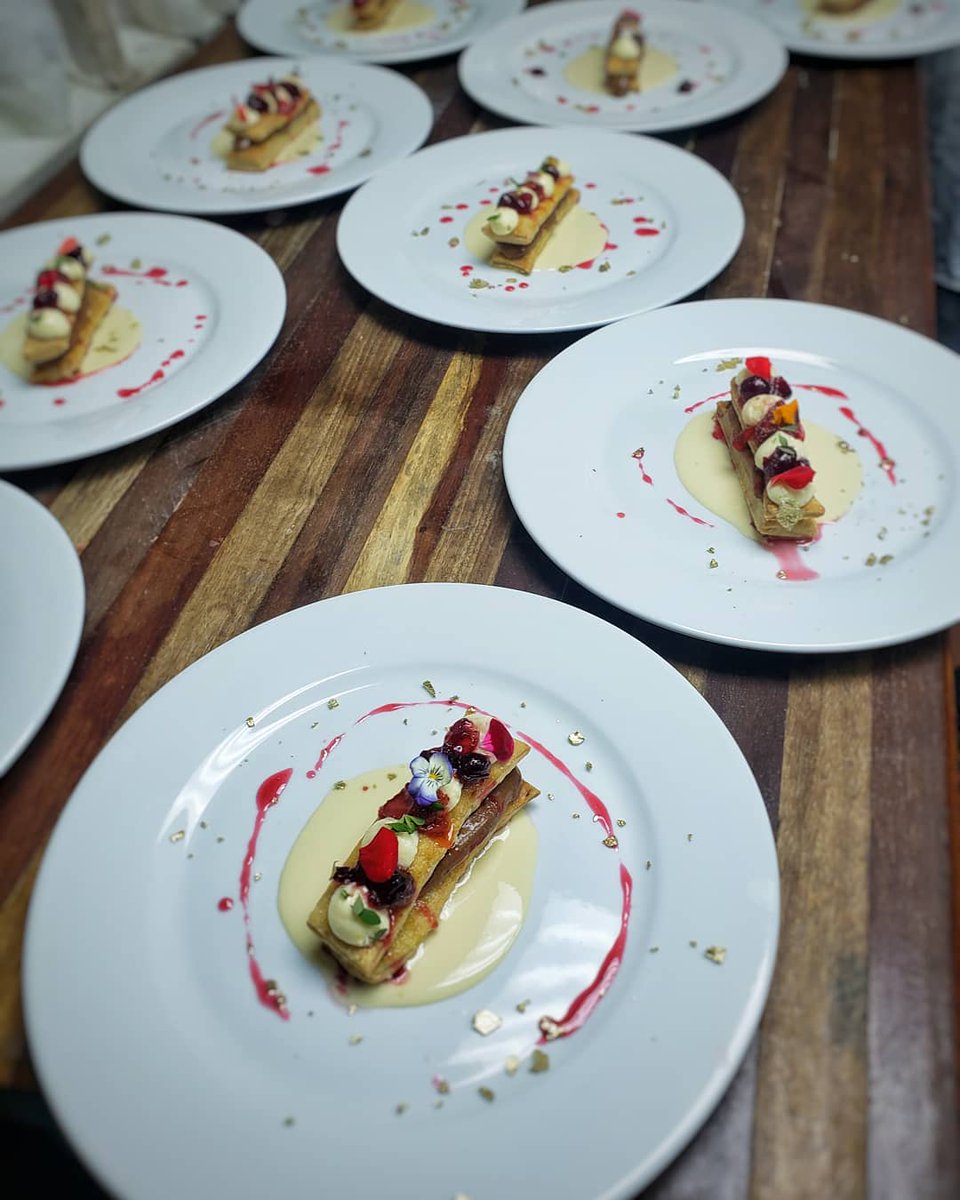 Algo de lo que hicimos en San Valentín. 
<a href="/hotelpanamonte/">HOTEL PANAMONTE</a> @chalecollins .
.
.
.
.
#gastronomia #sanvalentin #servido #banquete #chefs #cook #amorporlacocina  #productolocal #cocineropanameño #panamachef #boquete #gastronomiaboquete