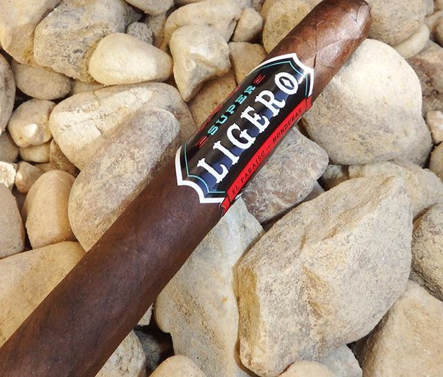 CheapHumidors's tweet image. Yesterday: Enjoyed the Rocky #Patel Super Ligero Lancero. Great #pepper bomb with plenty of depth.
#RockyPatel, #Lancero #February, #LanceroLove #SuperLigero, #ligerolover