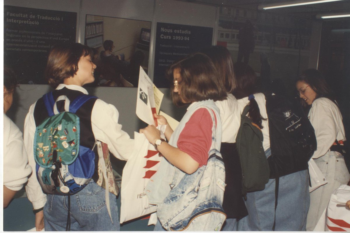 GDiArxiuUVic's tweet photo. Recordeu de quin any i edició es va celebrar aquesta jornada del Saló de l'Ensenyament a la ciutat comtal de l'actual @uvic_ucc? Us convidem a visitar el reportatge fotogràfic a: #projecteArrels https://t.co/LDQsiNzt9k #arxiufotografic https://t.co/6iDXsqo9yx