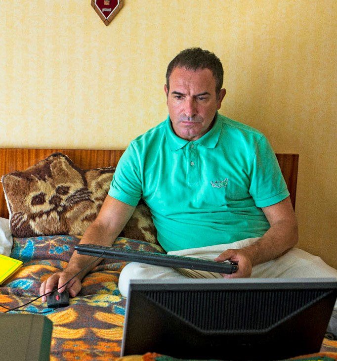 Cinetrafic's tweet photo. #JeanDujardin et #YolandeMoreau s'affrontent au coeur du Village #Emmaus de Lescar-Pau dans l'une des meilleures comédies 2018. #IFeelGood de #BenoitDelepine et #GustaveKervern est en DVD/Blu-Ray chez @AdVitam_distrib et en VOD. Infos sur #Cinetrafic: https://t.co/yh0OQ3Zwk2 https://t.co/7Tl0jHlAvr