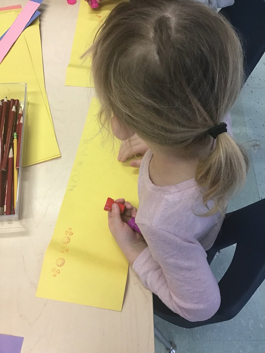 MsLevato's tweet image. Stamps are always a huge hit in FDK when creating patterns ❤️😻💛 #PVNClearns #stamps #patternfun