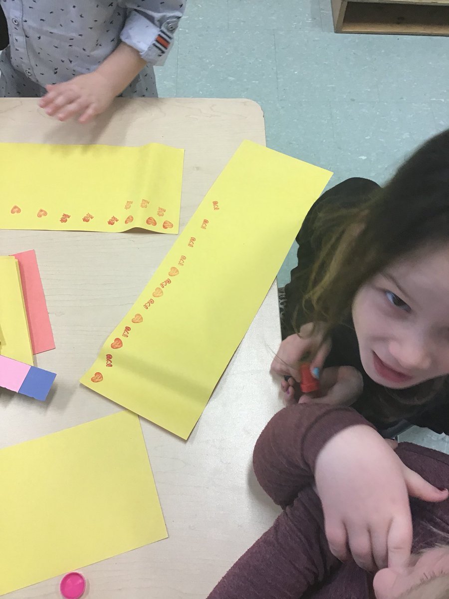 MsLevato's tweet image. Stamps are always a huge hit in FDK when creating patterns ❤️😻💛 #PVNClearns #stamps #patternfun