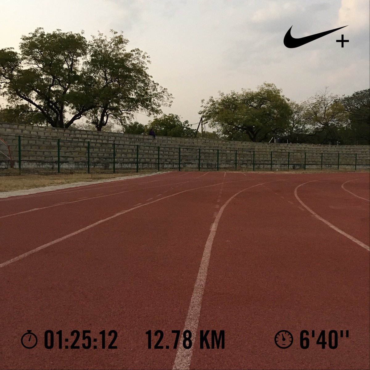 Nithin's tweet image. 6:15 PM: 15 min warm up walk followed by 140 BPM HR run. There’s a reason I don’t like running in the evenings. HR is invariably higher, but got to get the run in.

#Runners360 #HRbasedrun #180method #MAFmethod  #werun2019 #werunkalaburagi #nikeplus #nikerunning #nikerunclub