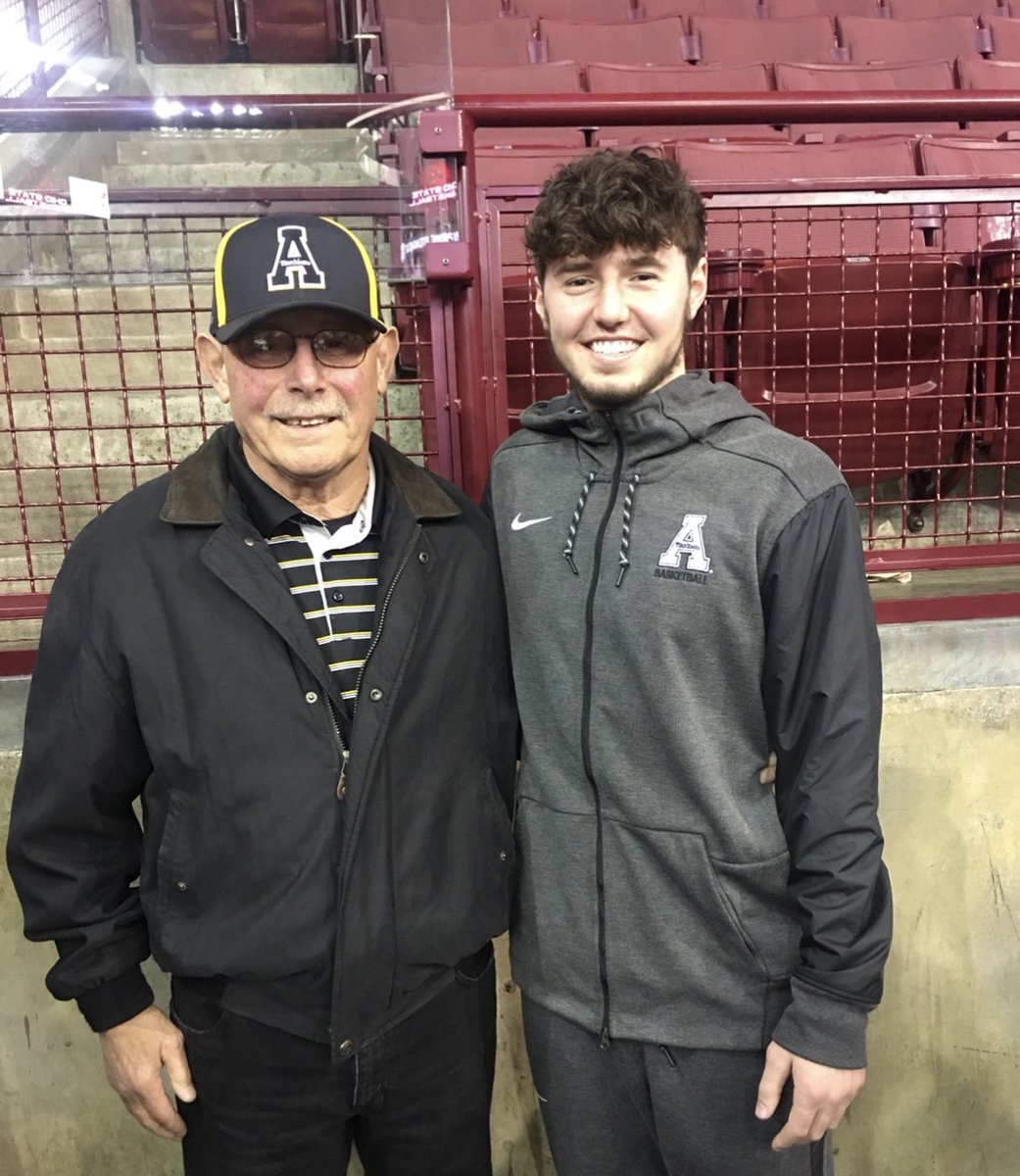 treyford23's tweet photo. shout out to @junkyardddog for killing his first week of chemo ๐ช toughest guy I know!! #ShepherdStrong https://t.co/eZwGVaU2Ch