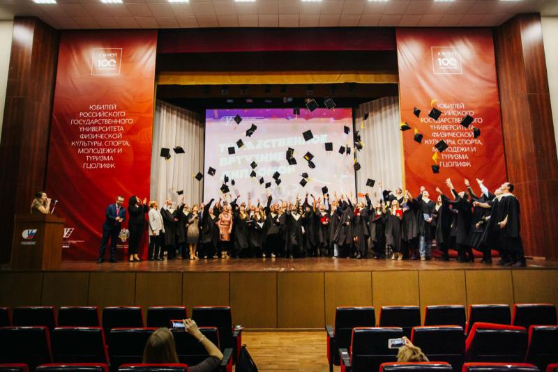 87 магистров РГУФКСМиТ получили свои дипломы. Половина из них – отличники dlvr.it/Qyz2Vs