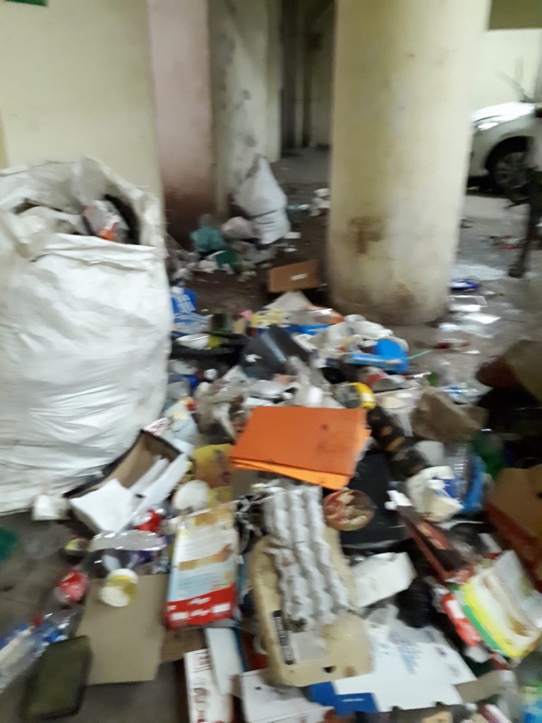 mollykapoor's tweet photo. Some not so ‘Swachh’ pics of our society Nahar Amrit Shakti.. 3 months of complaints to BMC have fallen on deaf ears, complaints are closed on portal without any resolution.. @PMOIndia @Dev_Fadnavis @MNS_Raj_Thakray @rajnathsingh @bmcmumbai pls help us with basic ‘Swachta’🙏🏻🙏🏻😊 https://t.co/3vHfz0vgbX