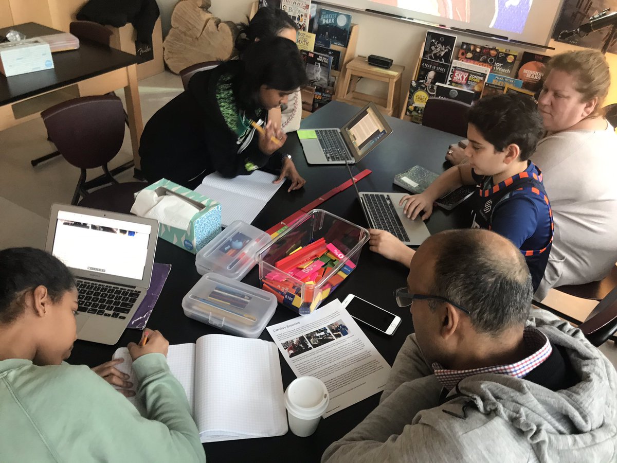 mwilkinson3's tweet image. #Math5 #FamilyVisitingDay exploring fractions.