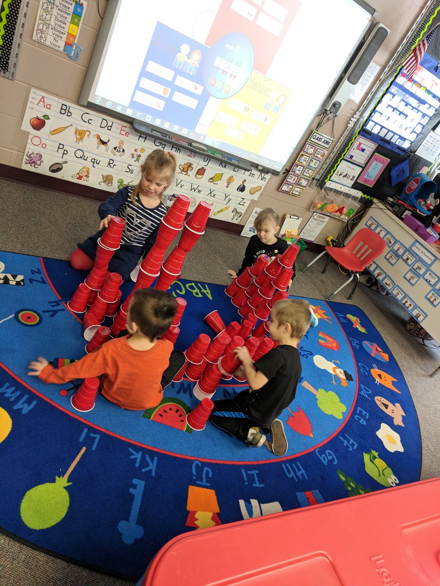 LyonsTeamUPK's tweet photo. Problem solving in UPK: Use 100 Solo cups to make a tower... https://t.co/CRONsImvDL