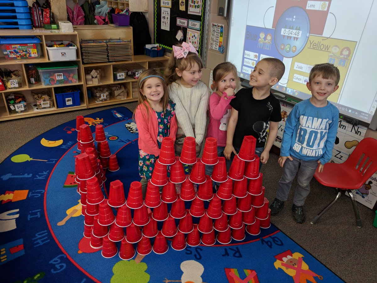 LyonsTeamUPK's tweet photo. Problem solving in UPK: Use 100 Solo cups to make a tower... https://t.co/CRONsImvDL