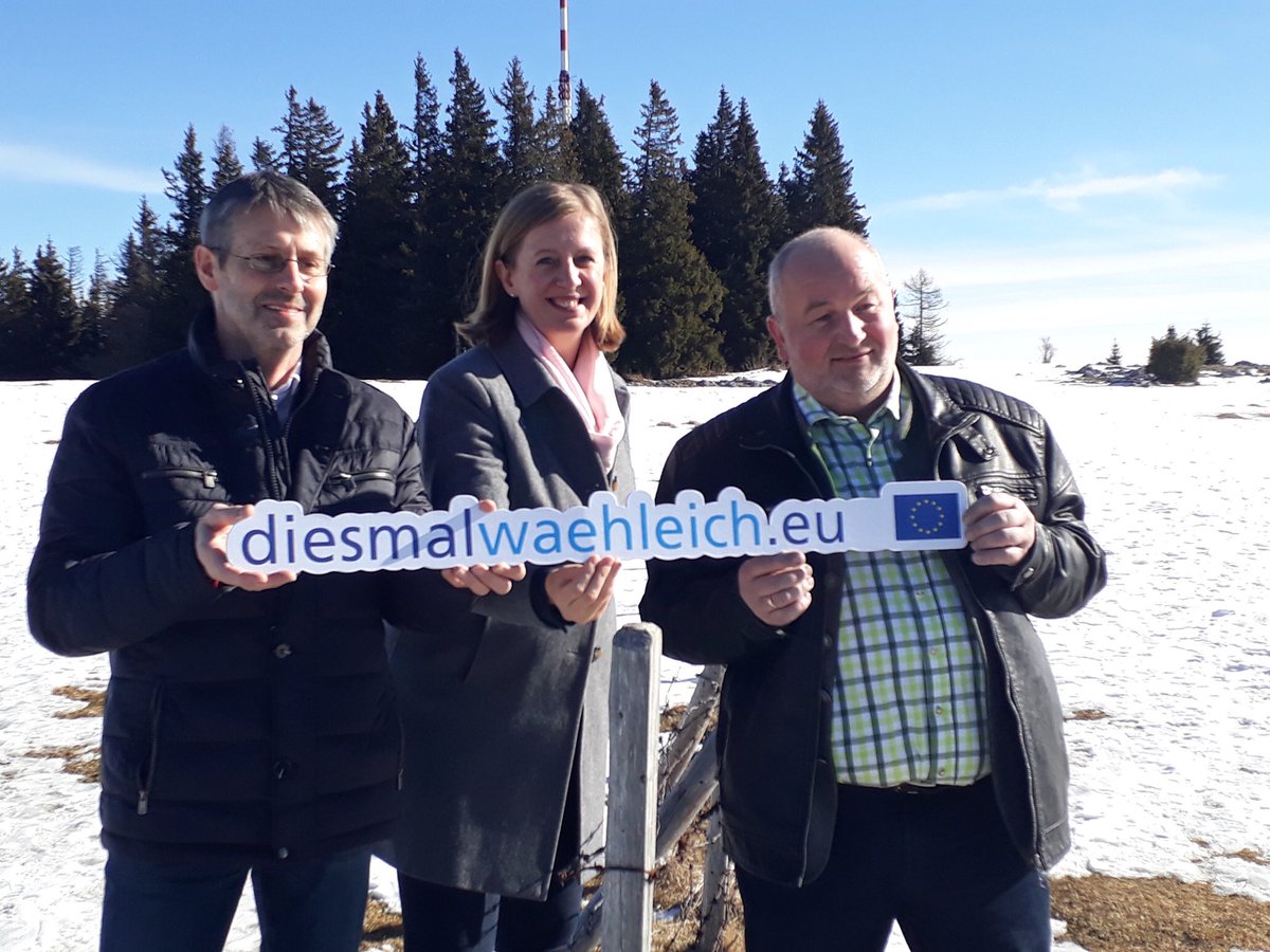 GeorgPfeifer's tweet photo. EU-Gipfeltour Teil 3 heute auf dem Schöckl in der schönen Steiermark. Spannende Gespräche mit Landesrätin #Eibinger und EU-Gemeinderäten ... to be continued cc @_PaulSchmidt https://t.co/VuHHHOOpyC