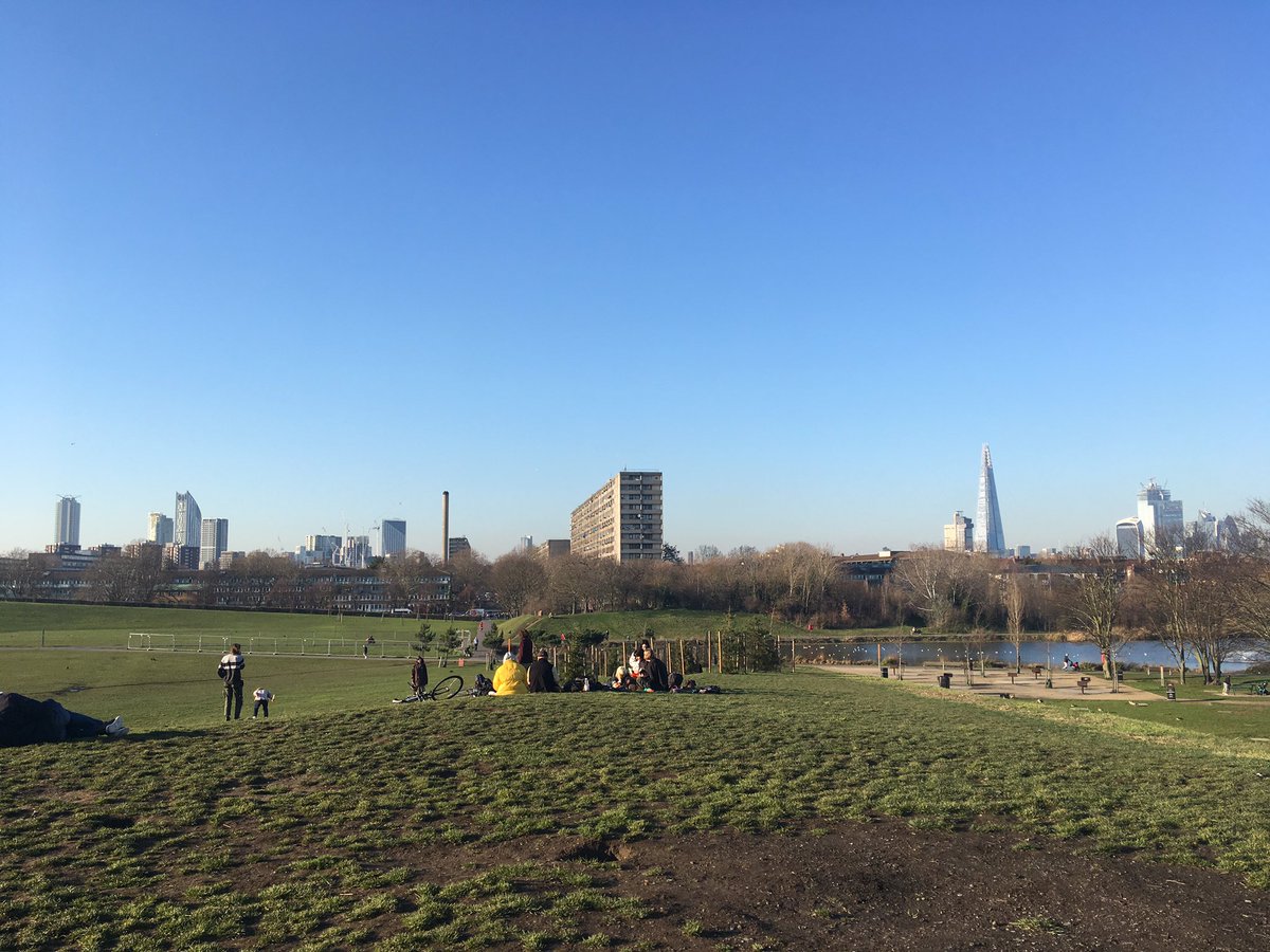What a view from #burgesspark today - #elephantandcastle next to #aylesburyestate next to the iconic #london #skyscrapers