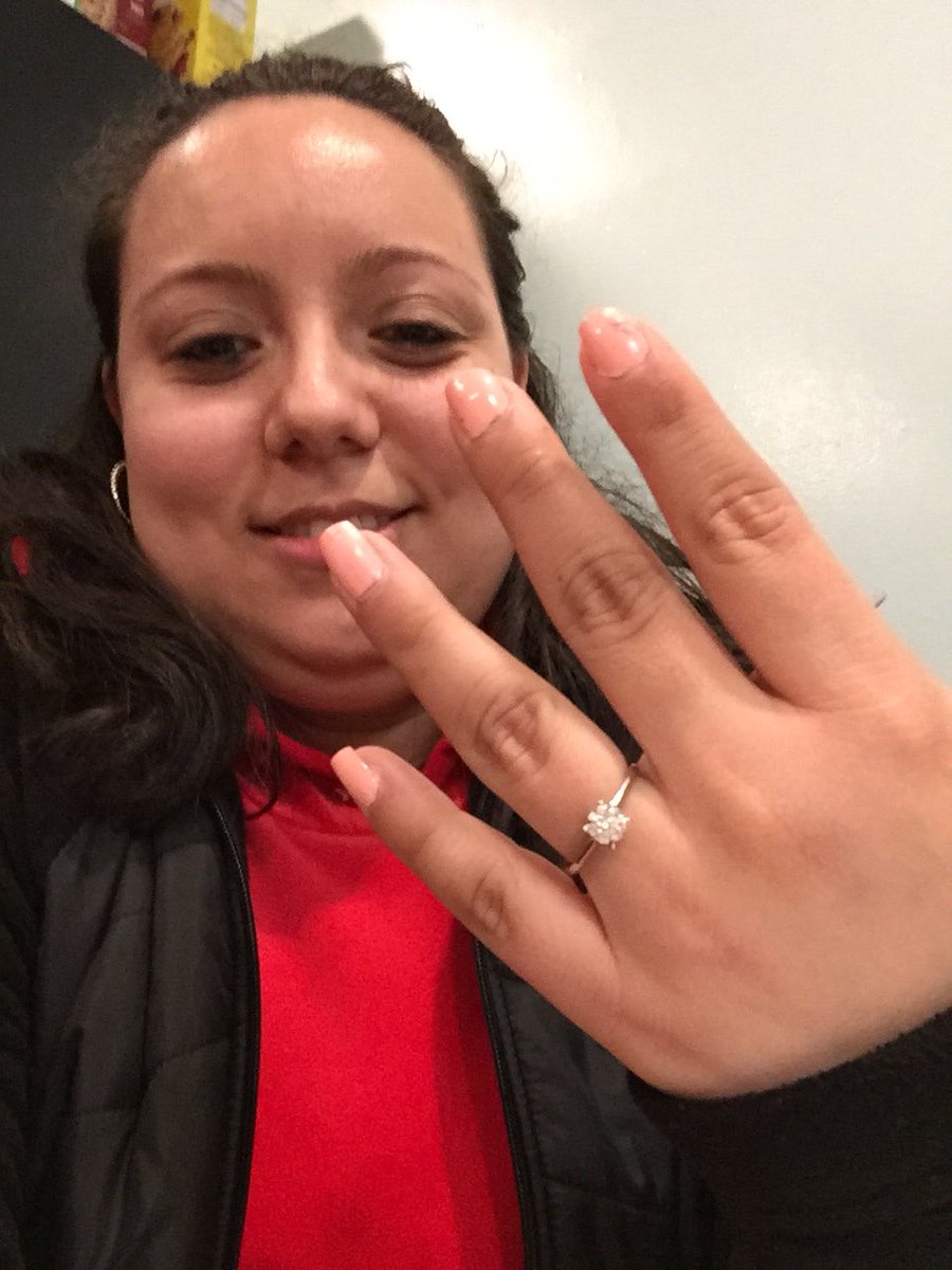 colombiandyme10's tweet photo. Got engagement..... https://t.co/vNvc1rzfAL