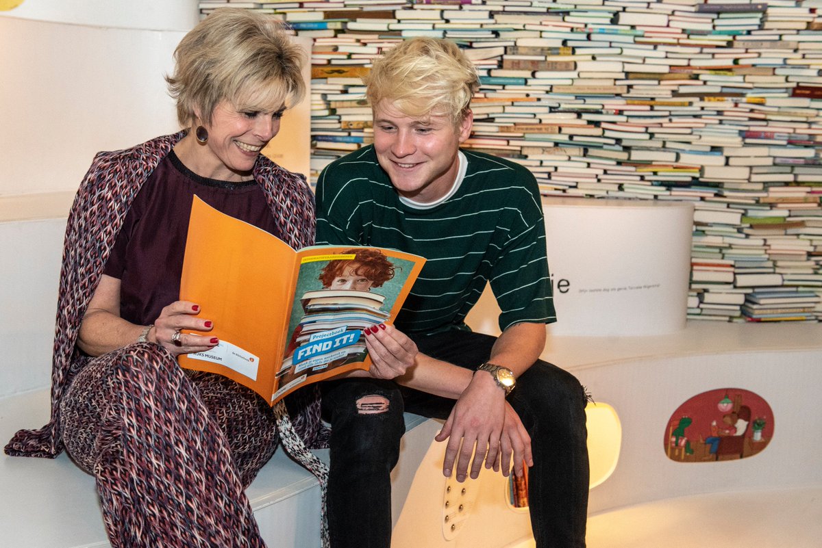 Vandaag waren Prinses Laurentien en YouTuber @kalvijn bij ons in het museum voor de lancering van Find it! van @FutureNLorg. Een lespakket over het vinden van betrouwbare info! @koninklijkhuis @KB_Nederland #digidoener