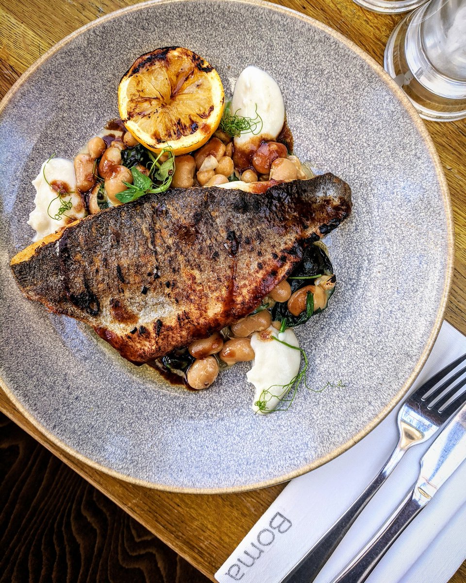 Boma_Green's tweet photo. Bass and beans, Jerusalem artichoke and burnt lemon.

Dinner, cocktails and live music tonight at BG!

#bomagreen #friday #foodporn #londonrestaurants #parsonsgreen #parsonsgreensw6 #sw6 https://t.co/Ly2wQV0GrC