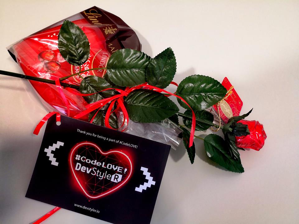 DevStyleR1's tweet image. Сладка награда отиде и при #DHLCompetenceCenter, които също се включиха в играта ни #CodeLove 😜😜😜😍
