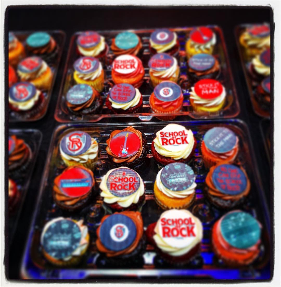 AdultsOfRock's tweet photo. 2 years ago @SoRmusical celebrated 500 shows on #Broadway!!! Our 3 other companies around the world aren’t too far behind!!! We raise a cupcake to them all🤘 “And we shall teach rock to the world” #AdultsOfRock #SORMusical #SchoolOfRockUk #SORonTour #SchoolOfRockOz 📷: @jswimm1 https://t.co/lZHsrvJyha